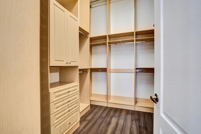 Building Photo - 9210 Equus Cir