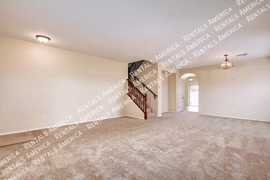 Building Photo - 935 E Blue Spruce Ln