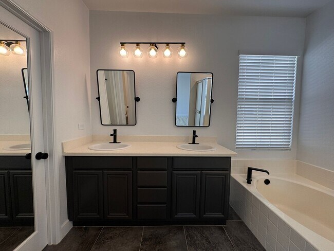 Building Photo - Newly Renovated Modern 3-Bedroom Home with...