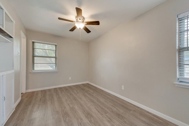 Building Photo - 3 bedroom Home with Prime Location