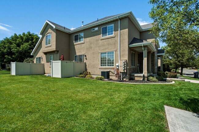 Building Photo - Beautiful Townhome in American Fork!