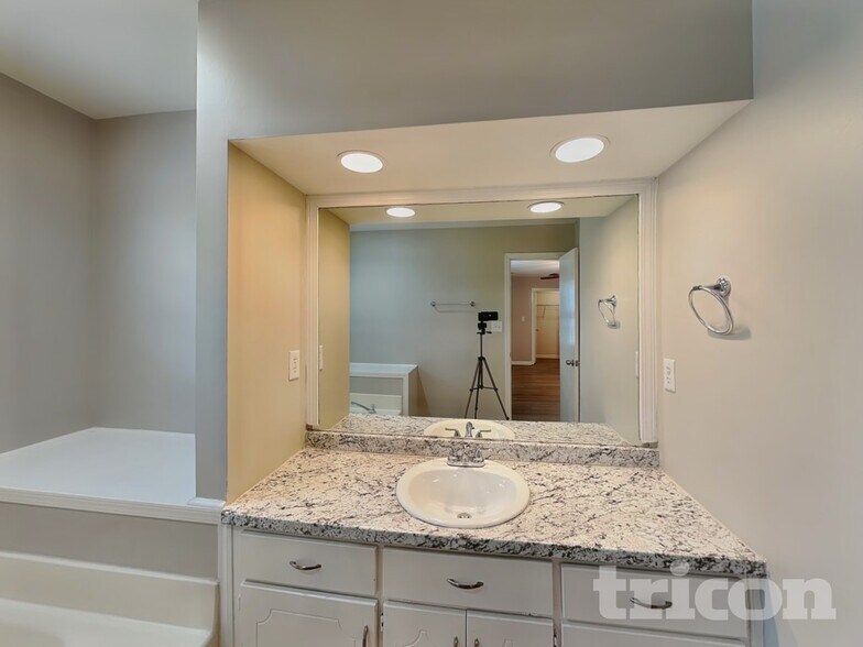 Building Photo - 11069 Hunters Ln