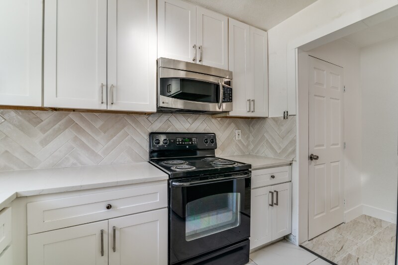 Building Photo - 1622 Hillwood Dr