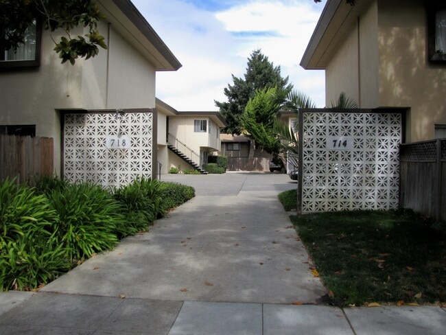 Building Photo - 718 N Claremont St