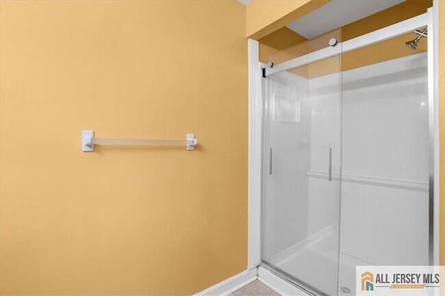 Building Photo - 73 Tennyson Dr