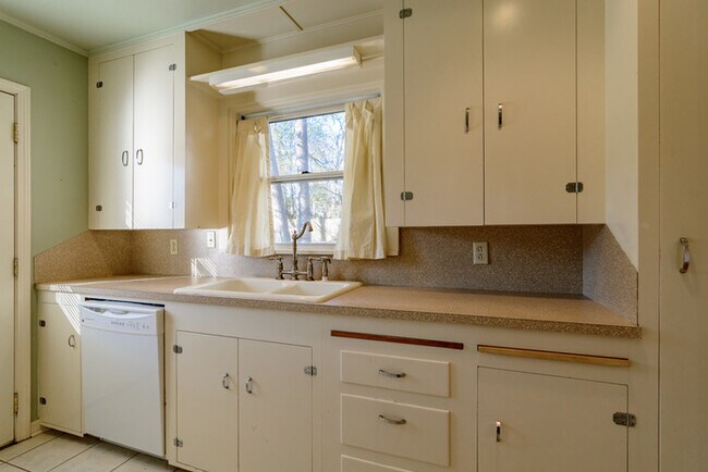 Building Photo - ***VERY NICE 3/2*S.HIGHLANDS*