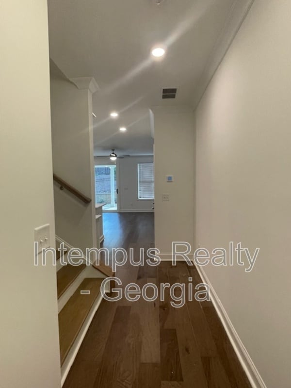 Building Photo - 5234 Riden Ct