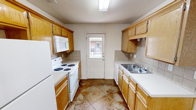 Building Photo - 803 Harley Dr