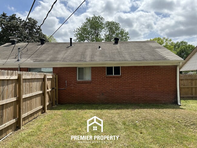 Building Photo - Charming 3BR Southaven Home | Brick Fireplace, 2-Car Garage & Fenced Yard