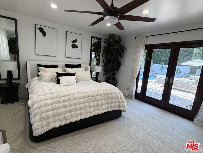 Building Photo - 1727 San Ysidro Dr