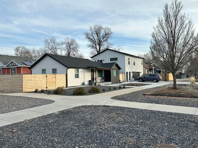 Building Photo - 376 N 8th W