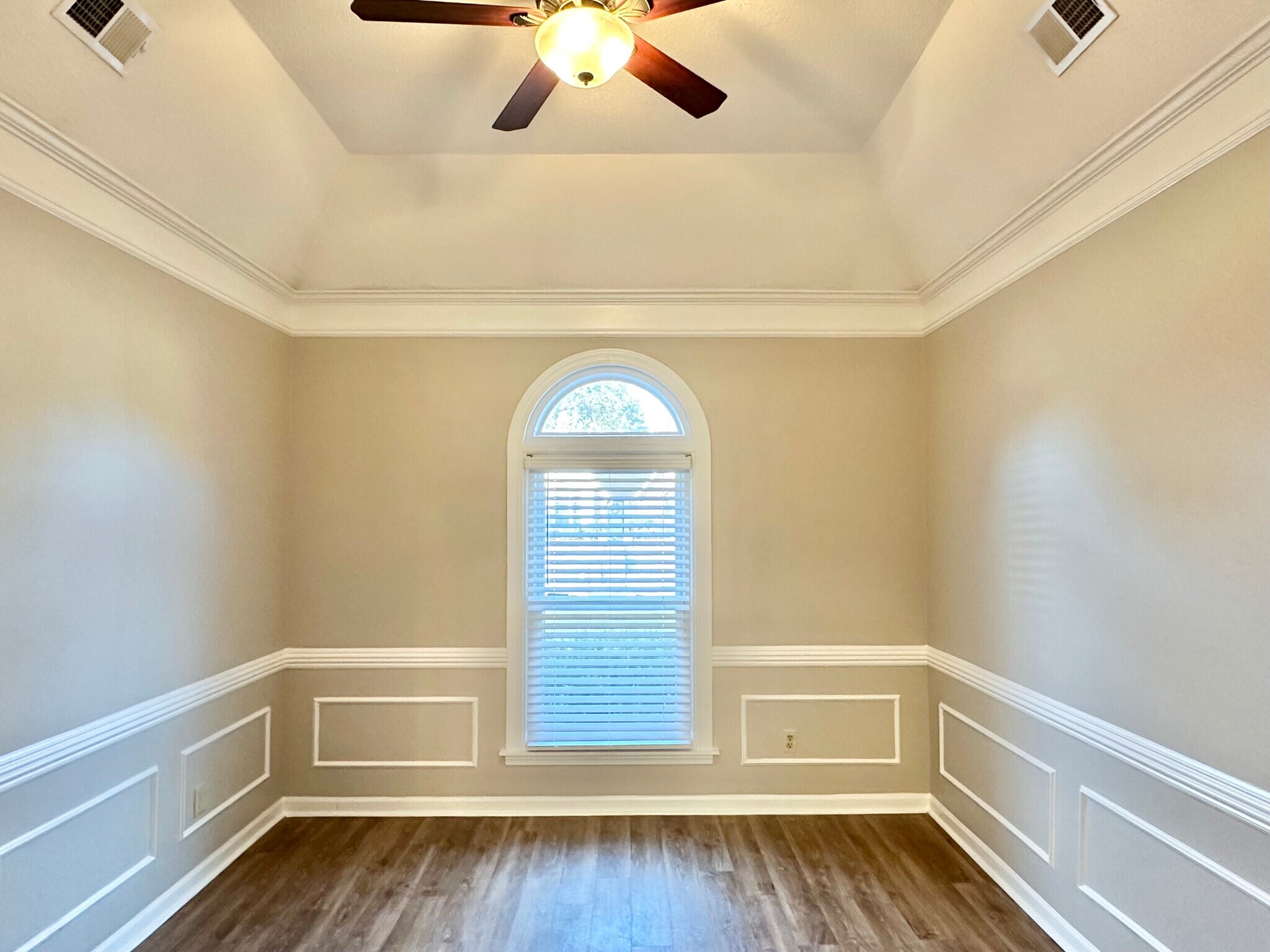 Building Photo - 7475 Kingsland Dr