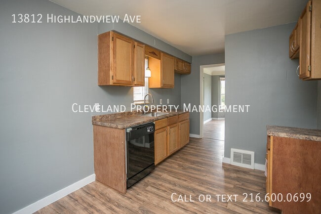 Building Photo - 13812 Highlandview Ave