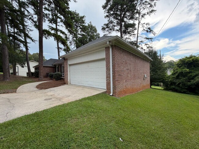 Building Photo - 19 Briarcliff Rd