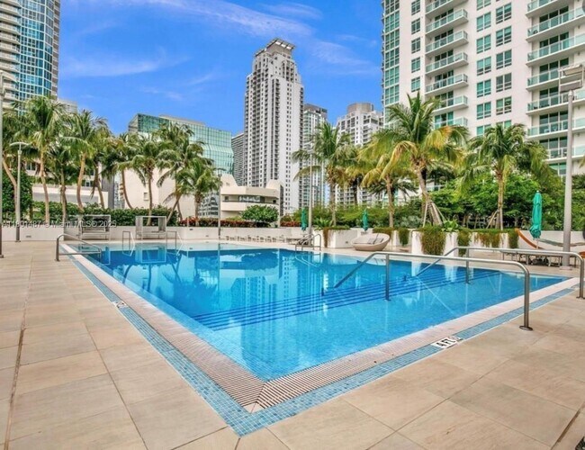 Building Photo - 950 Brickell Bay Dr