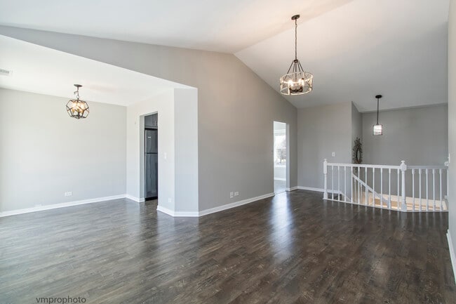 Building Photo - 1233 S Wellington Ct