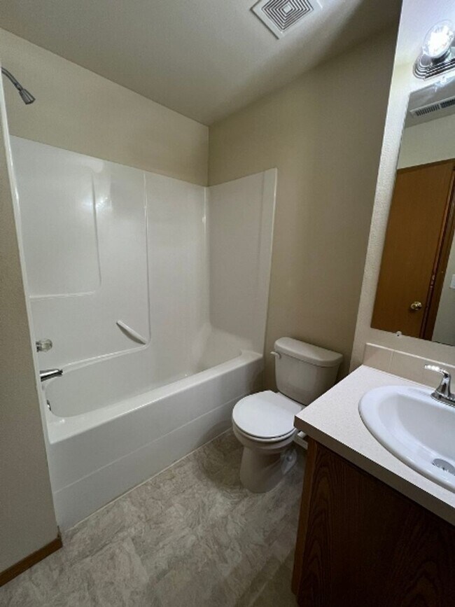 Building Photo - PENDING APPLICATION; College Spring 3BD w/...