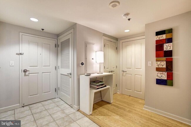 Building Photo - 777 7th St NW