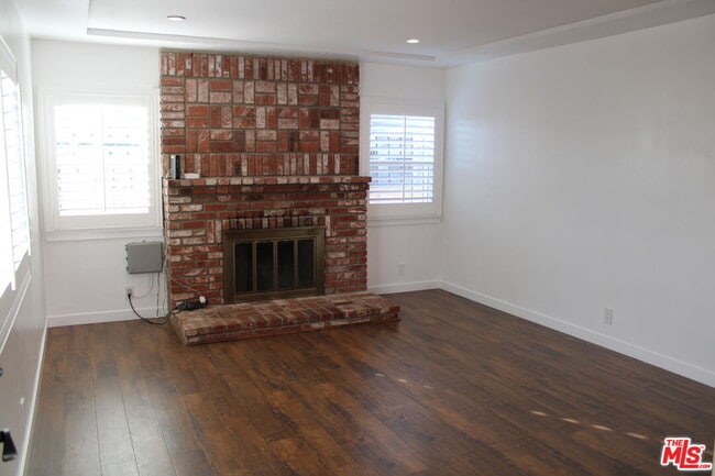 Building Photo - 12318 San Fernando Rd