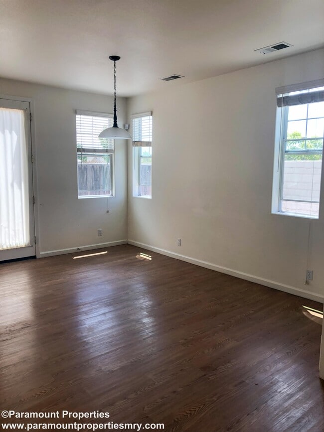 Building Photo - 279 Azalea Pl