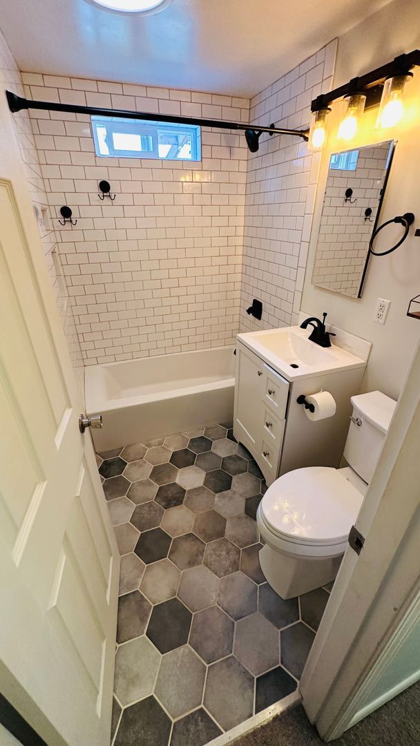 Building Photo - Cozy Midcentury Cottage with AC for Rent in Skyway