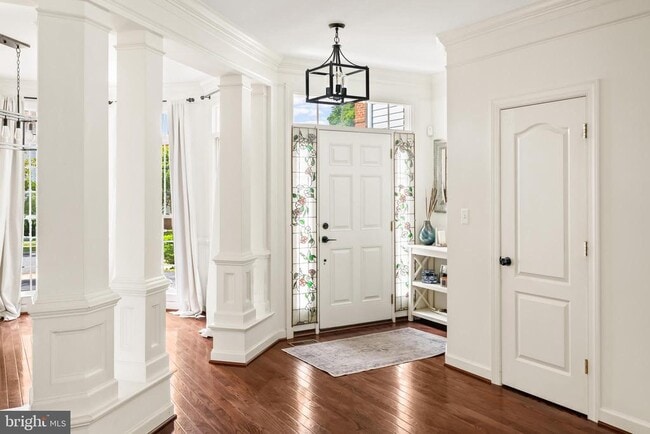 Building Photo - 730 Crisfield Way