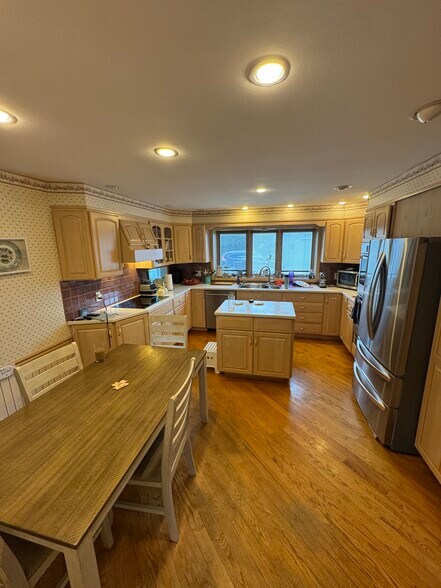 Kitchen - 130 Chews Landing Rd