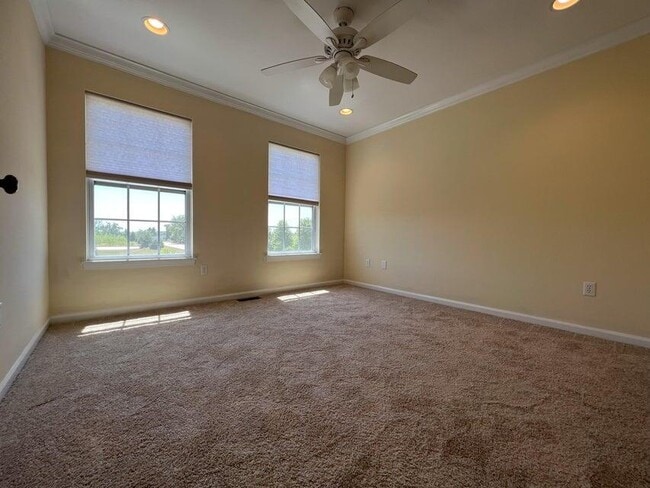 Building Photo - 409 Parker Dr