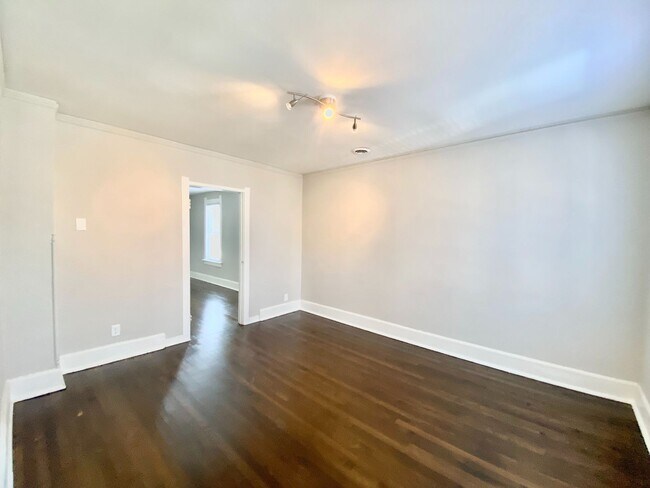 Building Photo - 1207 E Kane Pl