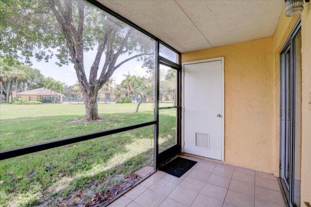 Building Photo - 1104 Meadows Cir