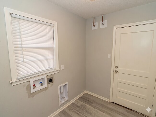 Building Photo - 3 Bed 1 Bath