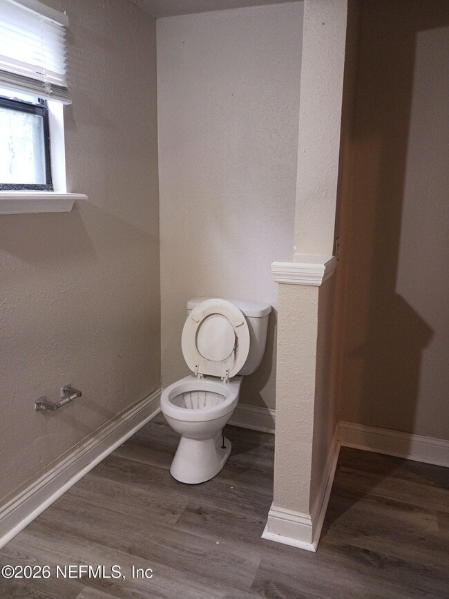 Building Photo - 2027 W 12th St