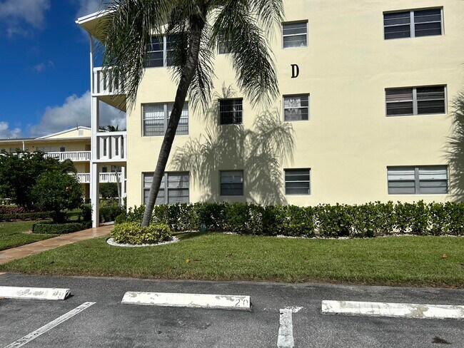 Building Photo - 167 Dorset D