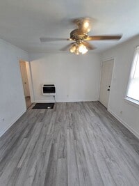 Building Photo - 2 bedroom house in Colonial Heights