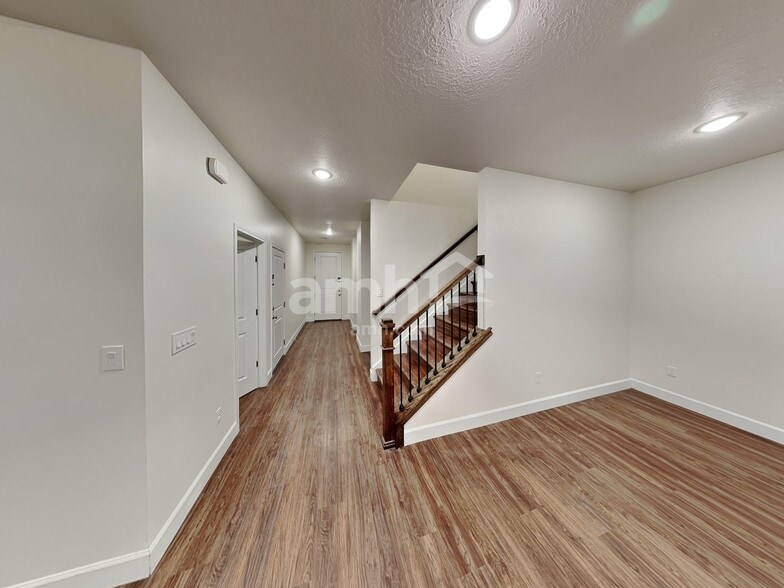 Building Photo - 4390 N Poplar St