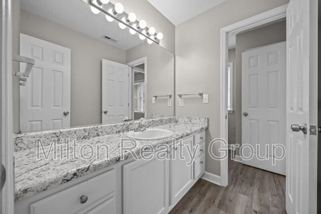 Building Photo - 107 Laura Ln