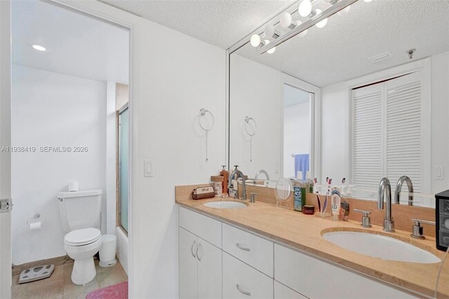 Building Photo - 9300 Bay Harbor Terrace