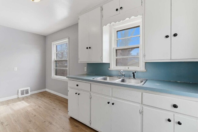 Building Photo - Comfortable & Convenient 2BR Living