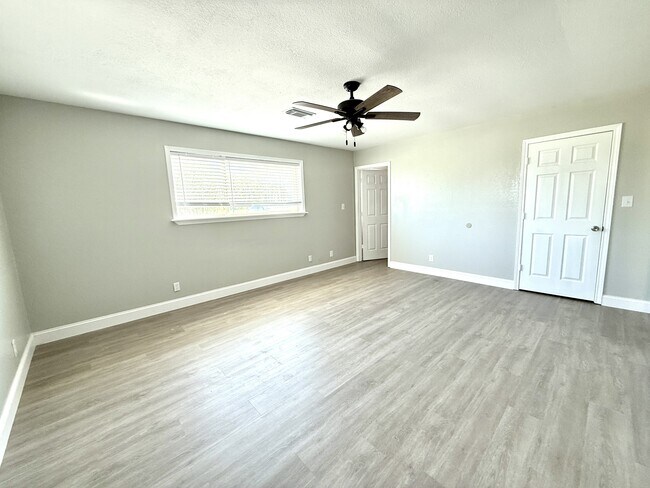 Building Photo - 39 Melody Ln