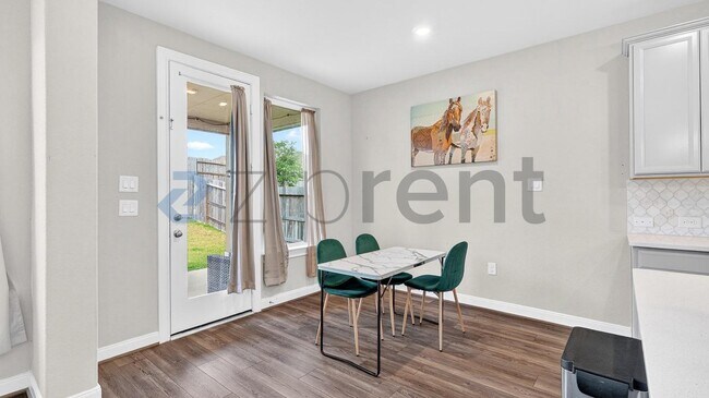 Building Photo - 17685 Martin Crk Ln