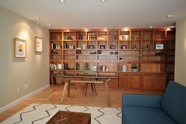 Building Photo - Beautiful Home w/ Stunning Views from Every Room!