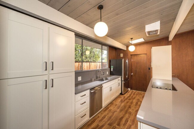 Building Photo - Wonderful Atrium Eichler in the Heart of Greenmeadow