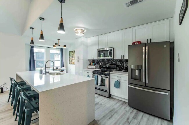 Building Photo - Experience Elevated Living in North Austin – Fully Furnished & Move-In Ready