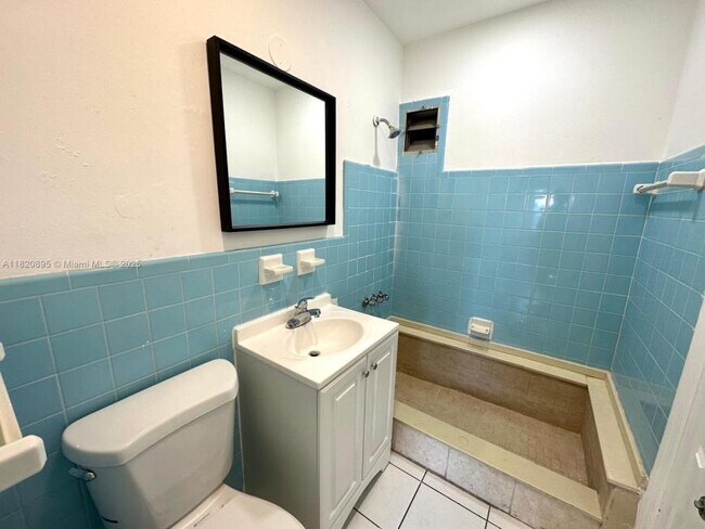 Building Photo - 2 bedroom in Miami FL 33162