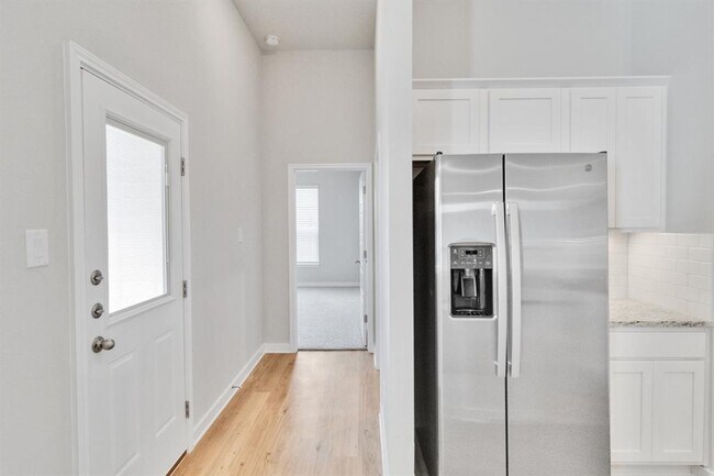 Building Photo - 820 Staglin St