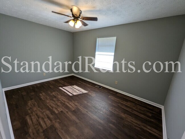 Building Photo - Ranch with Large Yard!