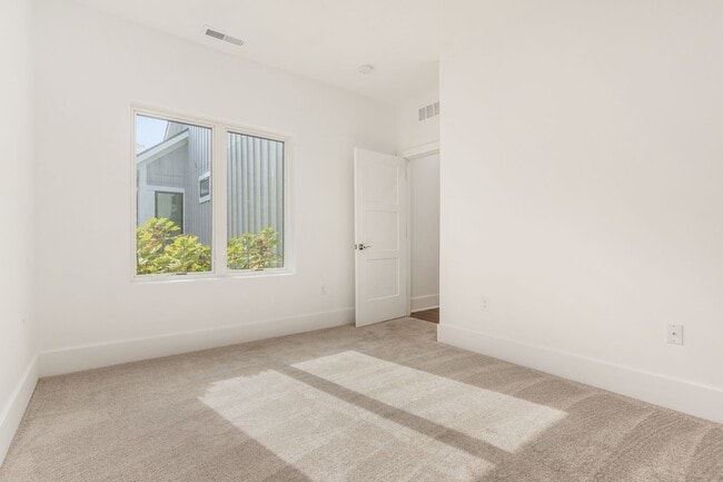 Building Photo - 2978 Bernard View Ln