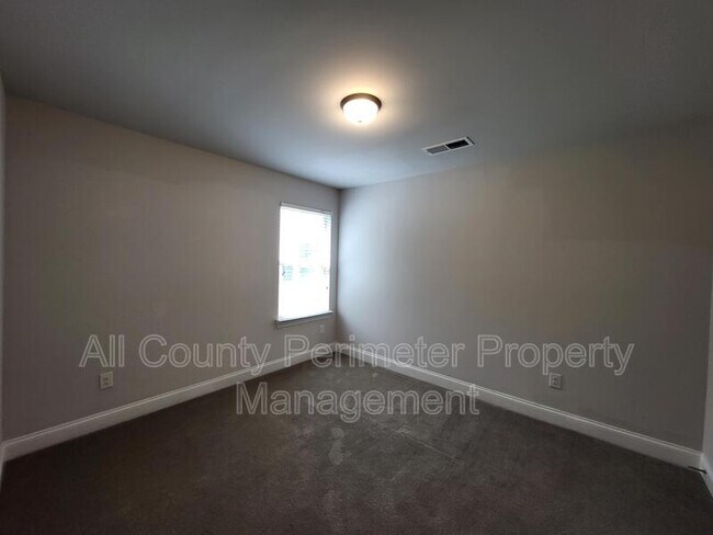 Building Photo - 5690 Deer Trail Ct