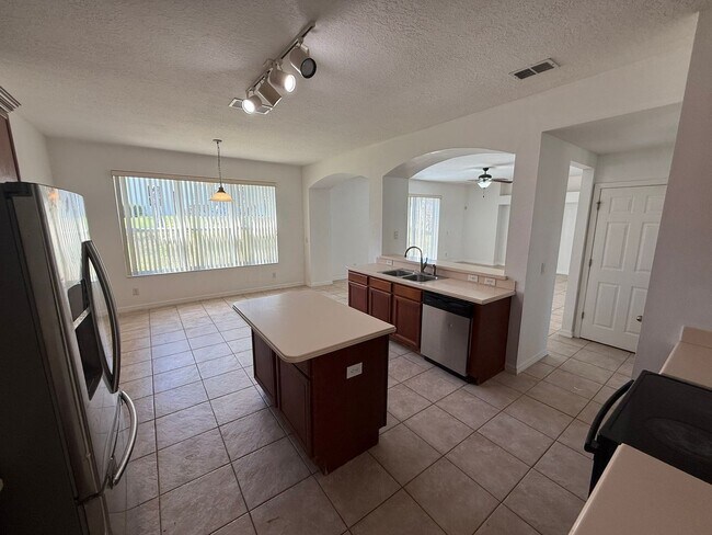 Building Photo - 2616 Plumberry Ave