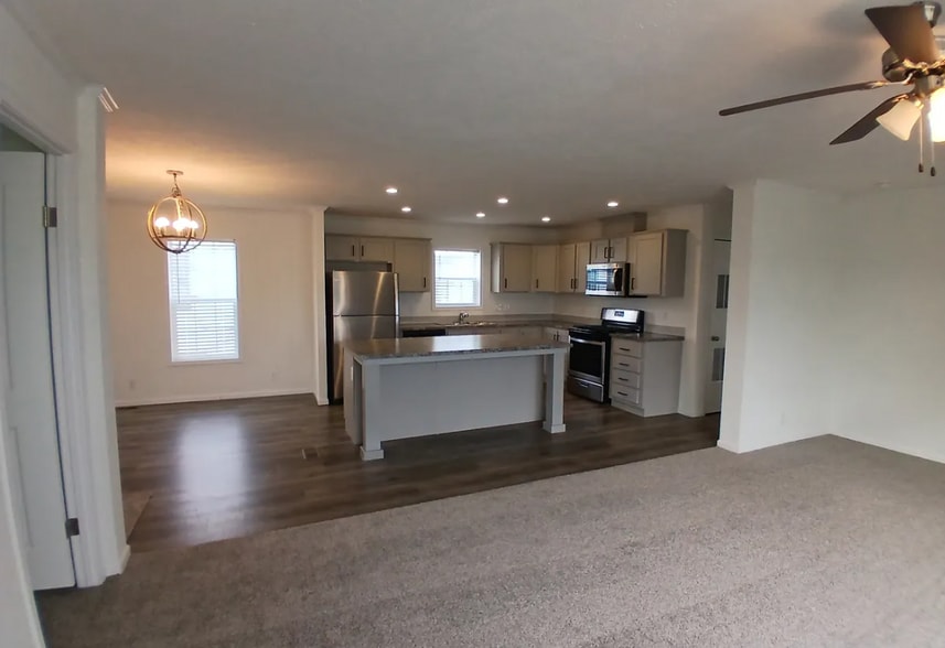 Building Photo - 37524 Sandstone Trl